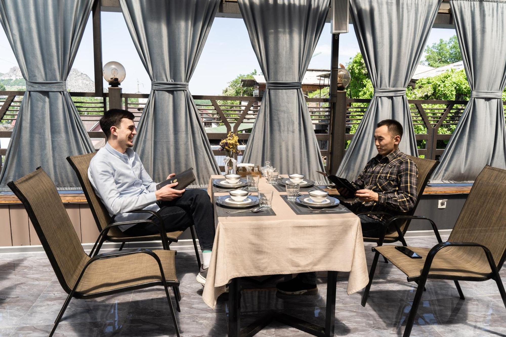 Cube House Osh Otel Dış mekan fotoğraf